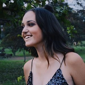 Meet your Posher, Becca